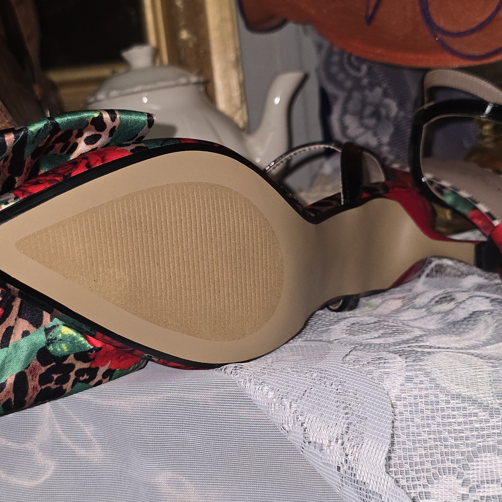 Betsey Johnson Red and Black Heels - Picture 5 of 10